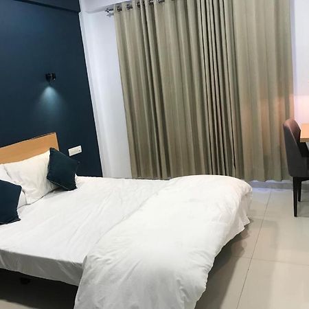 Hooliv 7 Avenues G Block Hotel ปูเน่ ภายนอก รูปภาพ