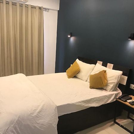 Hooliv 7 Avenues G Block Hotel ปูเน่ ภายนอก รูปภาพ