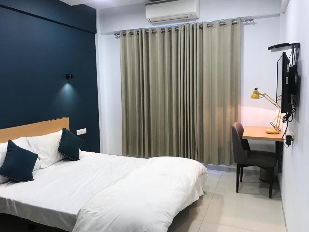Hooliv 7 Avenues G Block Hotel ปูเน่ ภายนอก รูปภาพ